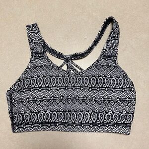 Lululemon Sports Bra Women’s Size 4 Black & White Cross back Sports Bra